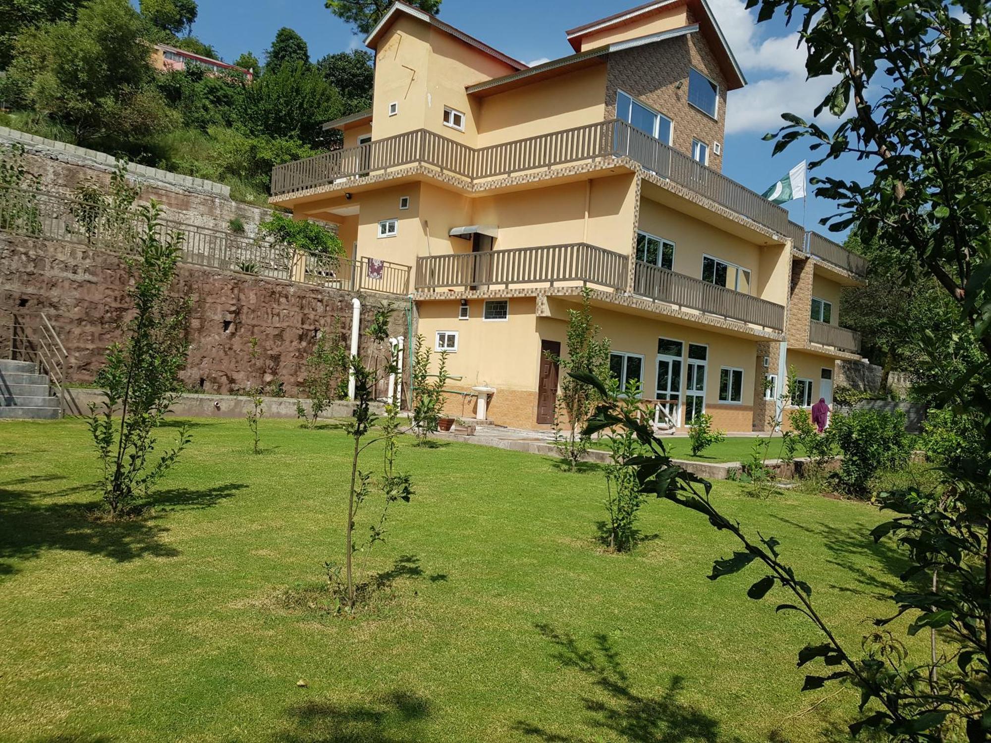 Roof Top Resort Murree Exterior photo
