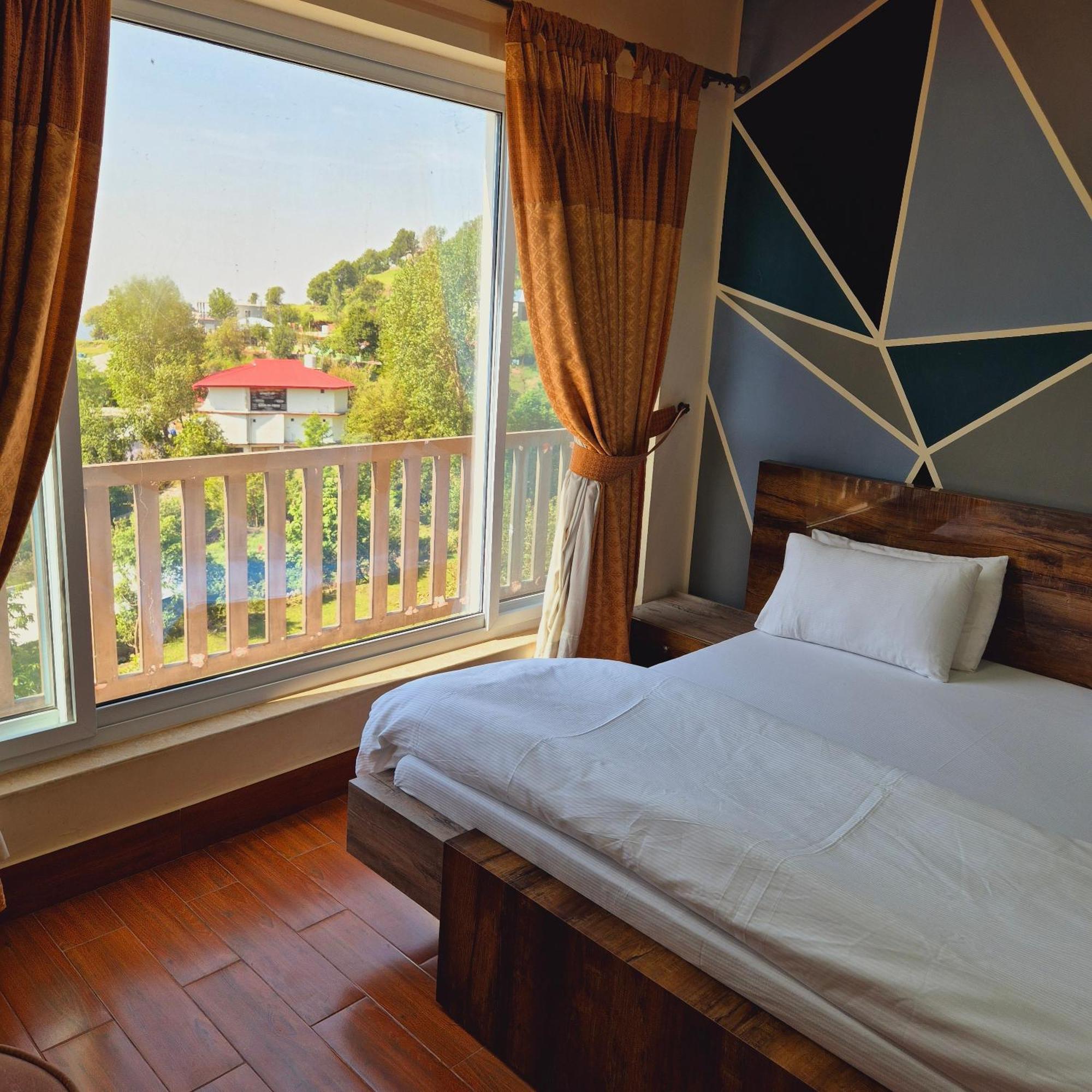 Roof Top Resort Murree Exterior photo